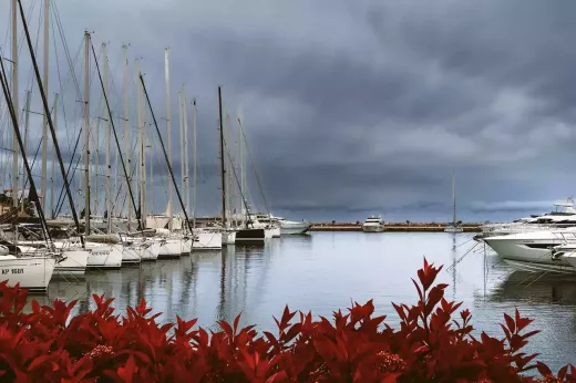 שייט על יאכטות יוקרה בכל מקום על הים