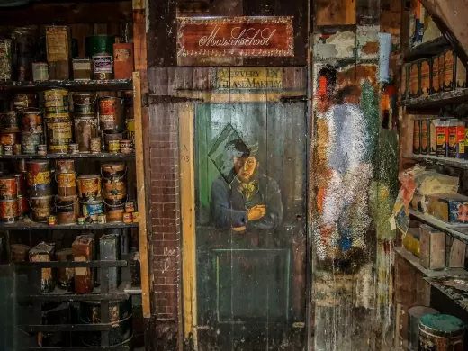 תעשיית המזכרות תלויה מאוד בתיירות